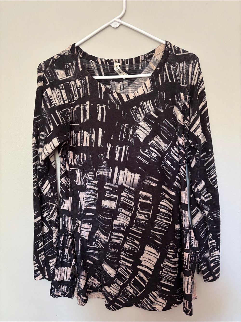 Lightweight cubist design tunic